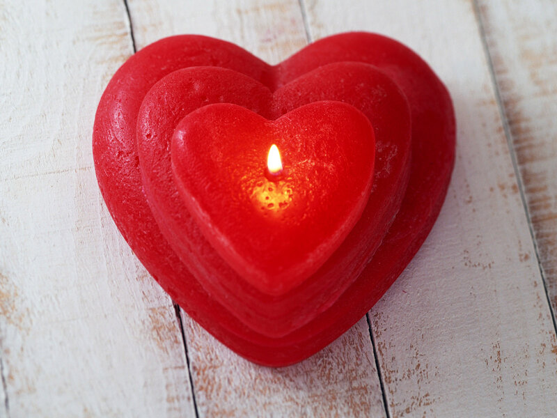 Heart-shaped Candle — Red, Calm