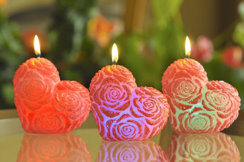 Heart-shaped Candles — Red, Calm