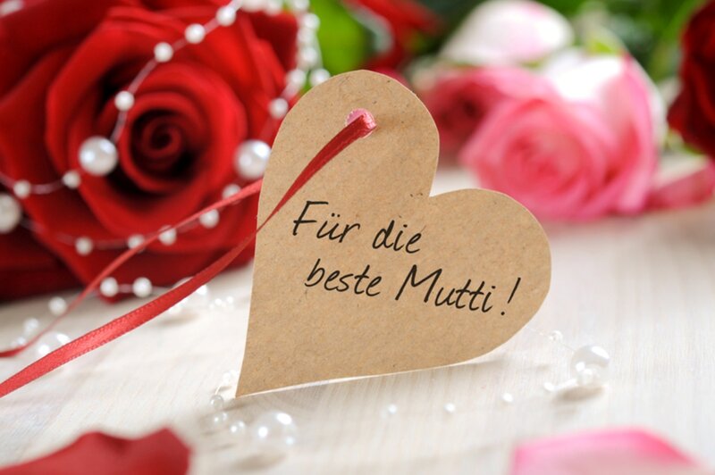 Heart-shaped Card with Roses — Red