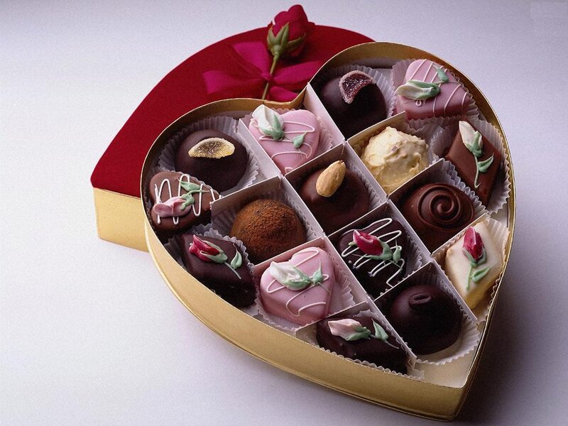 Heart-shaped Chocolate Box — White