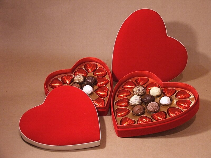 Heart-shaped Chocolate Boxes — Red