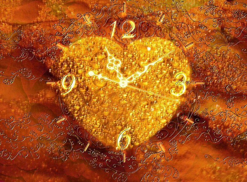 Heart-shaped Clock — Gold