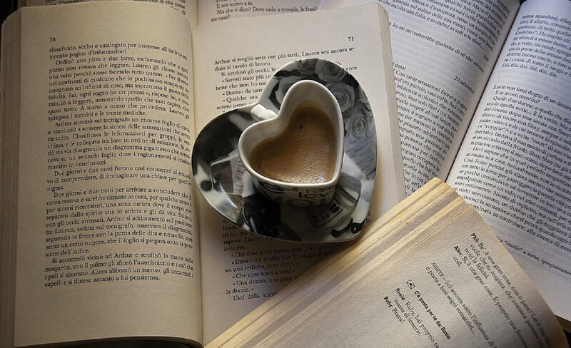 Heart-shaped Coffee Cup — White, Calm