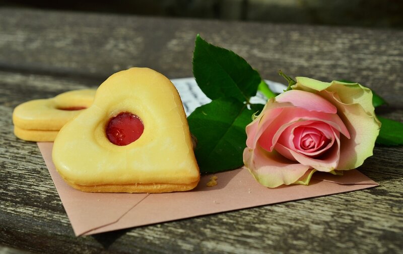 Heart-shaped Cookie with Rose