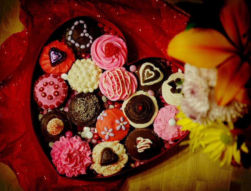 Heart-shaped Cupcake Box