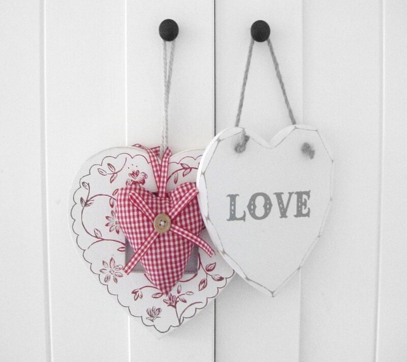 Heart-shaped Decorations — White, Cozy