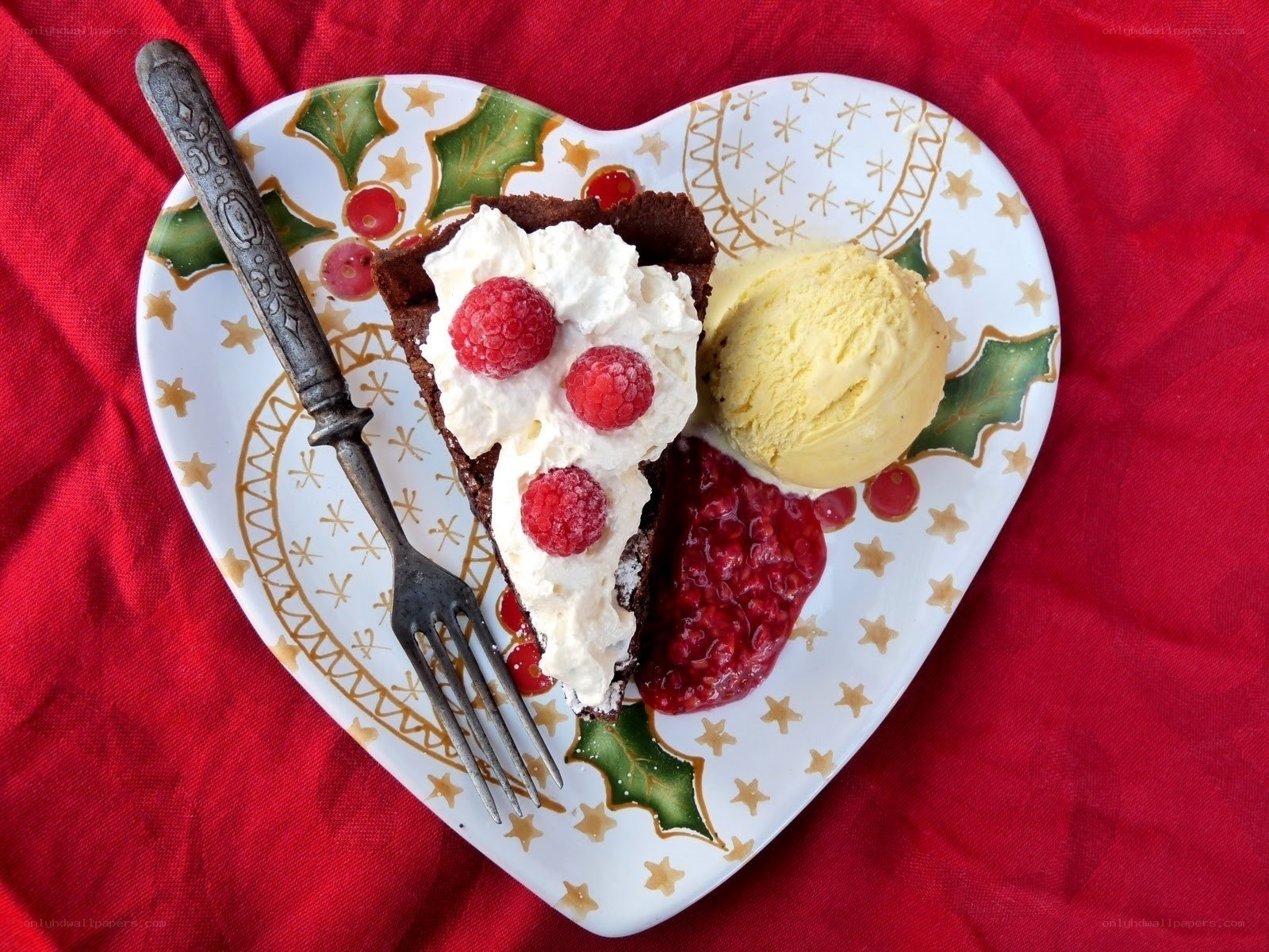 heart-shaped dessert plate