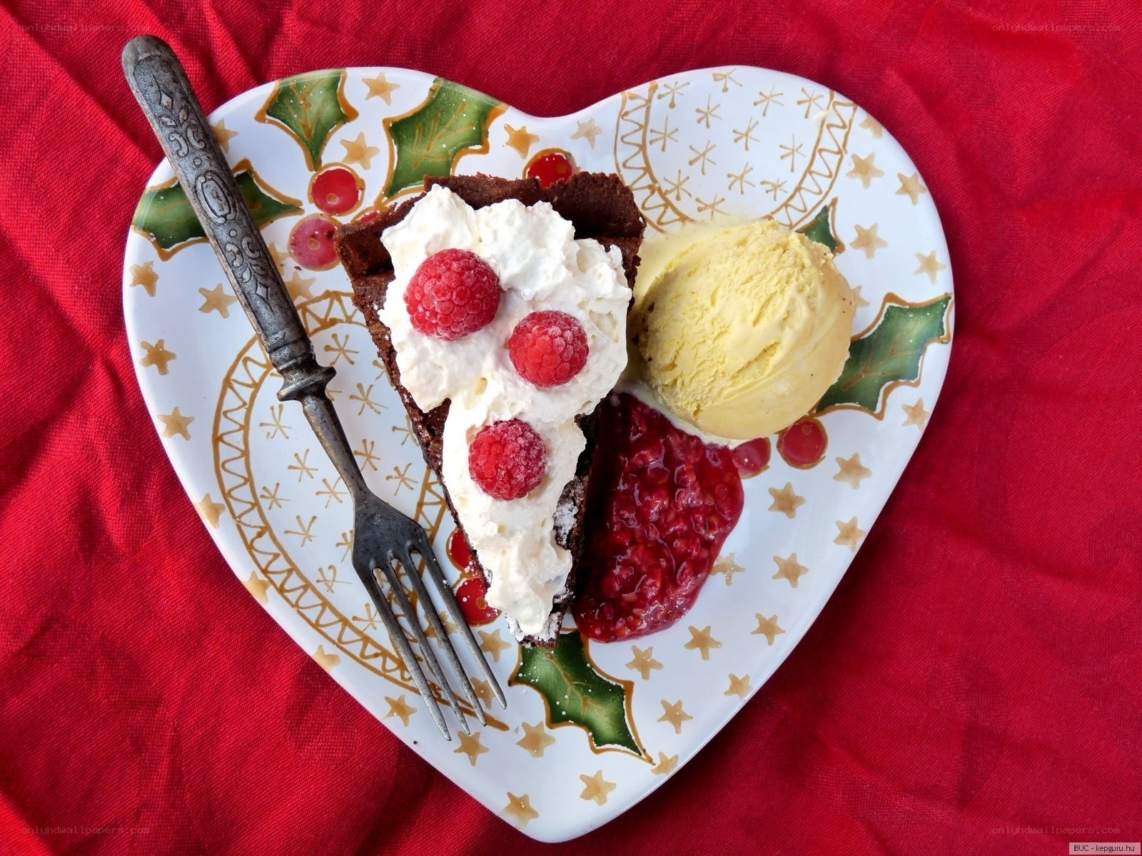 heart-shaped dessert plate