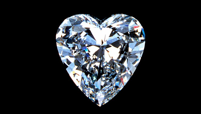 Heart-shaped Diamond — White, Dramatic