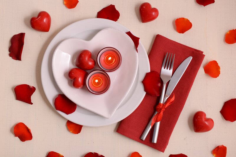 Heart-shaped Dinner Setting — Red