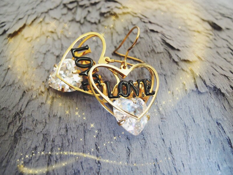Heart-shaped Earrings — Gold