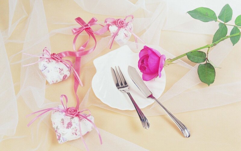 Heart-shaped Favors with Rose — Pink, Romantic
