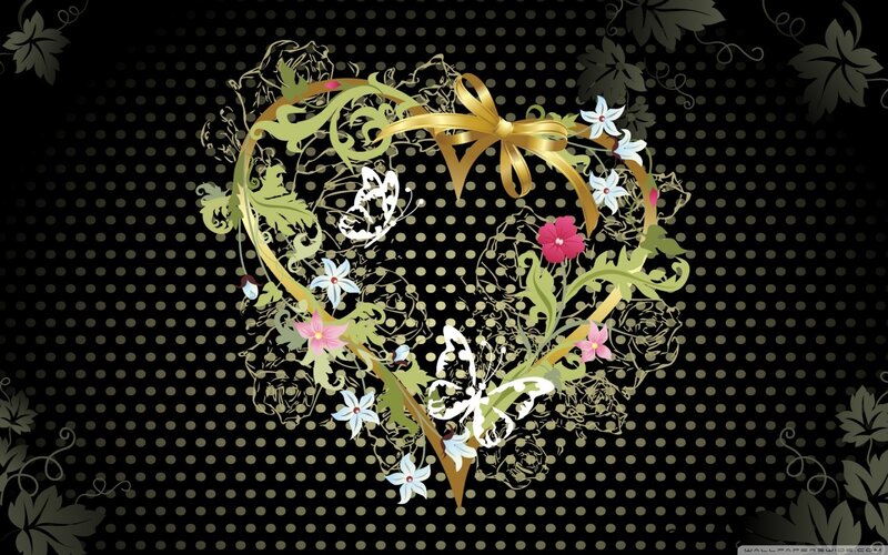 Heart-shaped Floral Wreath — Black