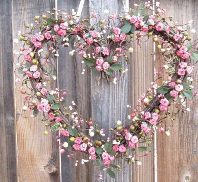 Heart-shaped Floral Wreath — Pink