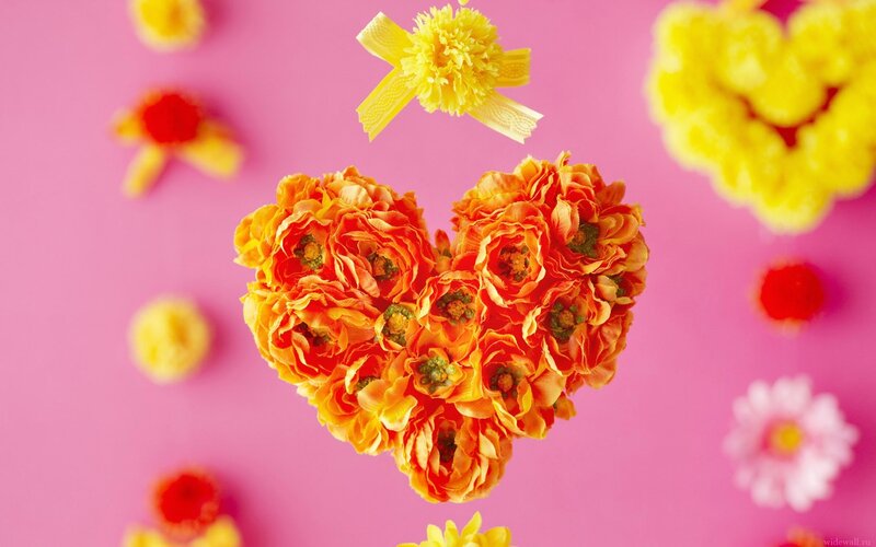 Heart-shaped Flower Arrangement — Pink, Festive