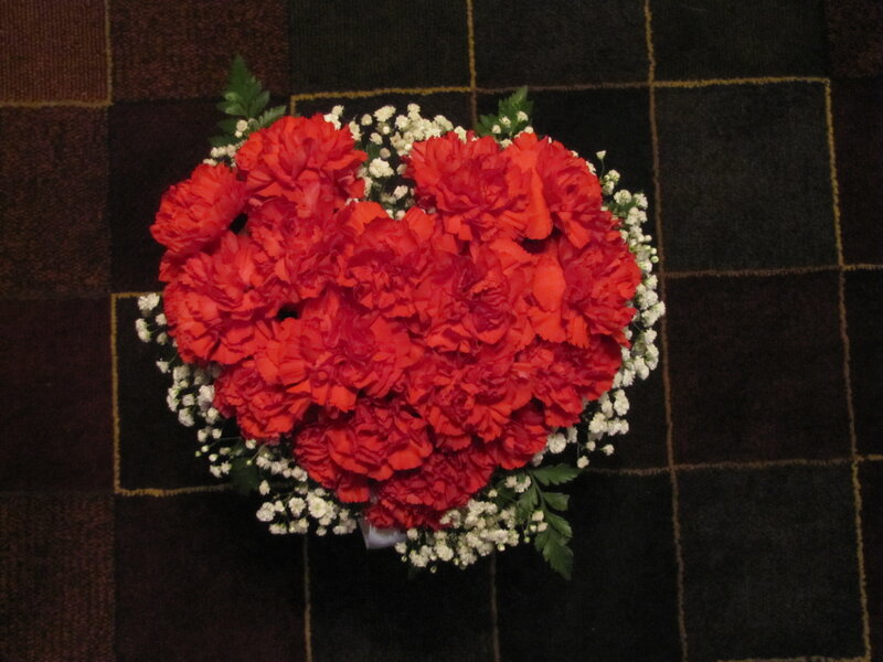 Heart-shaped Flower Arrangement — Red, Calm