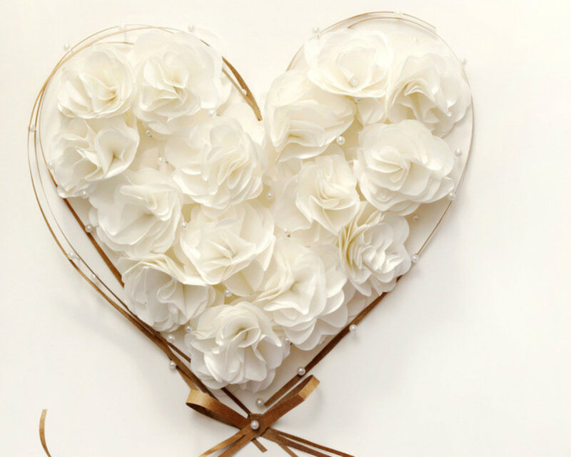 Heart-shaped Flower Arrangement — White, Romantic