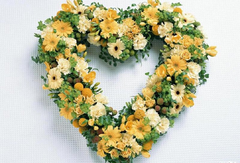 Heart-shaped Flower Arrangement — Yellow, Calm