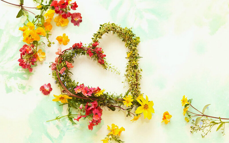 Heart-shaped Flower Wreath — Green