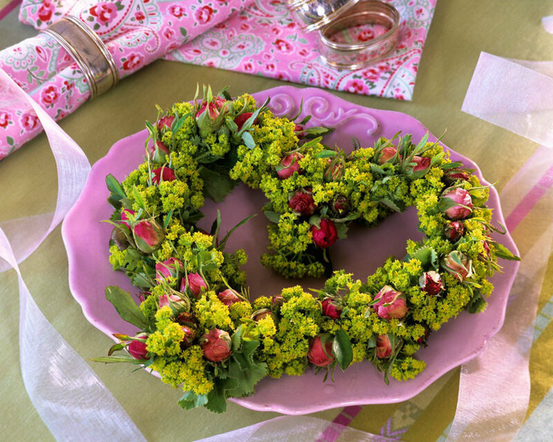 Heart-shaped Flower Wreath — Pink, Festive