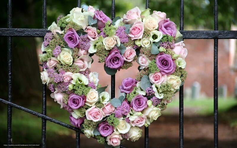 Heart-shaped Flower Wreath — Purple, Serene