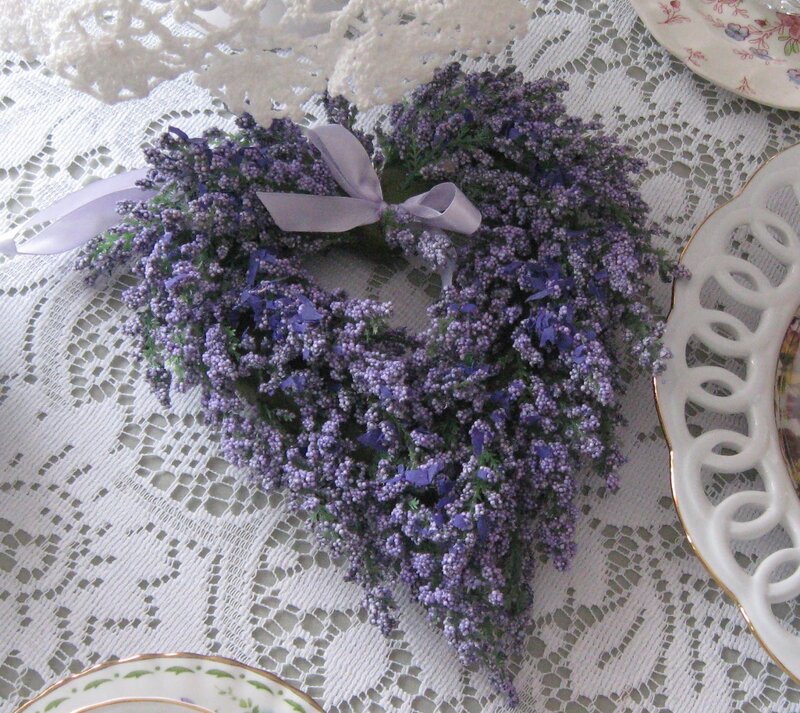 Heart-shaped Flower Wreath — Purple