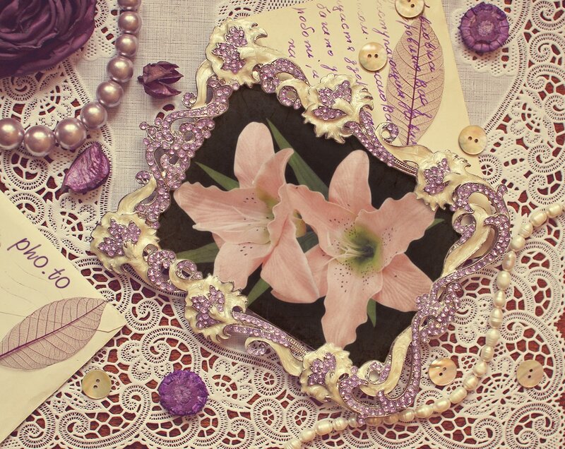 Heart-shaped Frame with Flowers — Pink