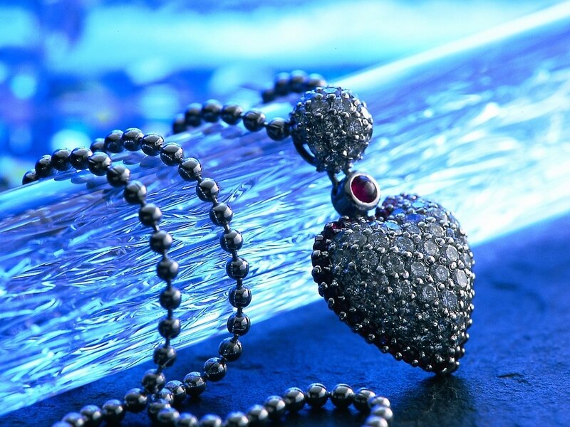 Heart-shaped gemstone necklace