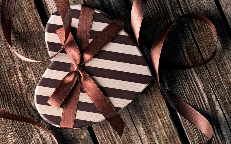 Heart-shaped Gift Box — Brown, Romantic