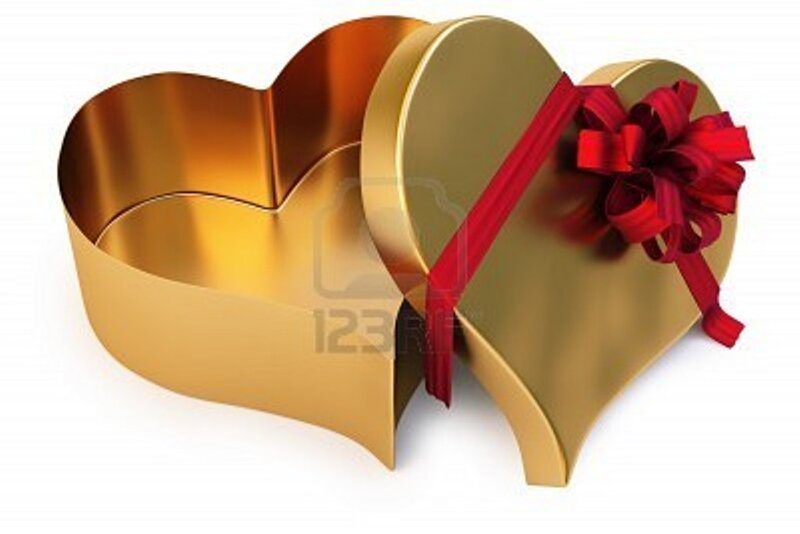 Heart-shaped Gift Box — Gold, Festive