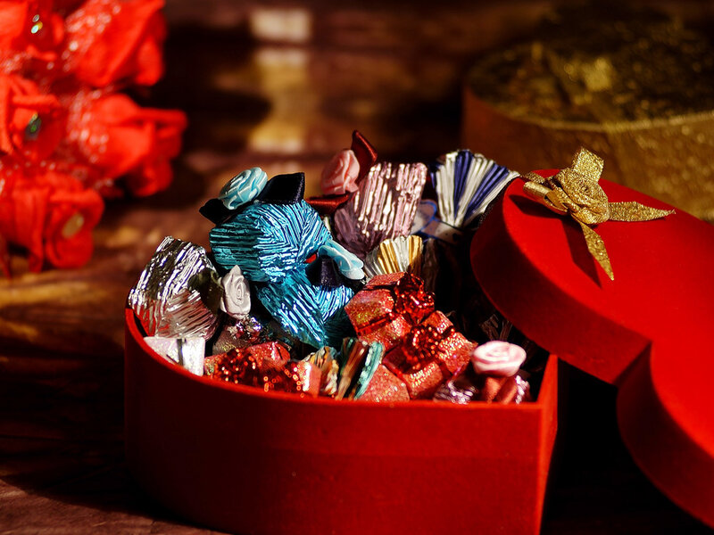 Heart-shaped Gift Box — Red, Dramatic