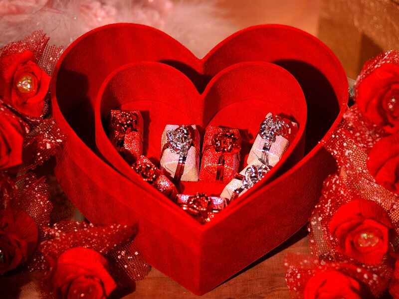 Heart-shaped Gift Box — Red, Romantic, Photograph, Roses