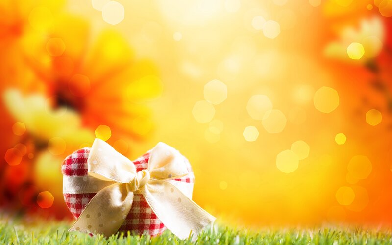 Heart-shaped Gift Box — Yellow, Warm