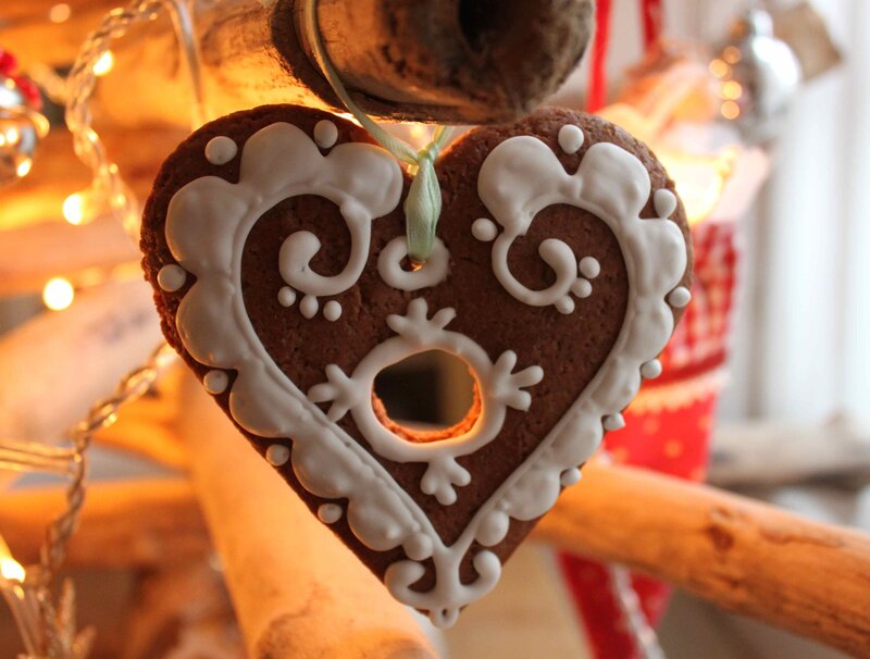 Heart-shaped Gingerbread Cookie — Brown, Cozy