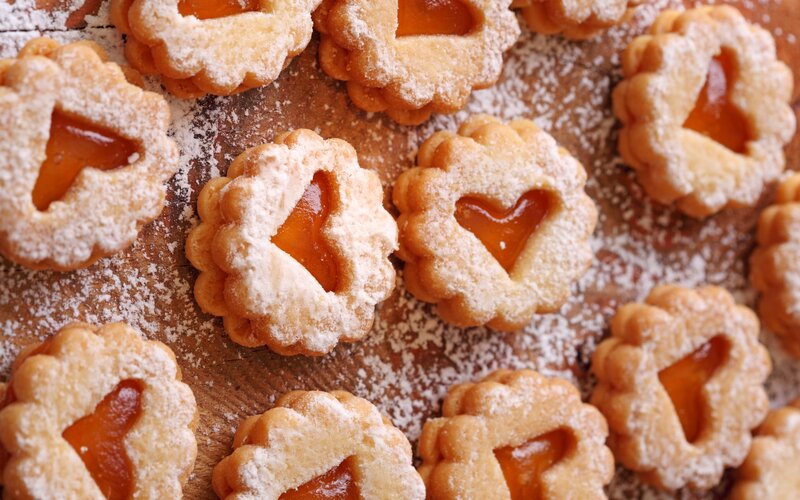Heart-shaped Jam Cookies — Brown