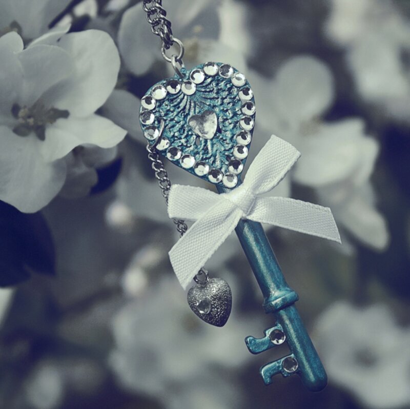Heart-shaped Key Pendant — Blue