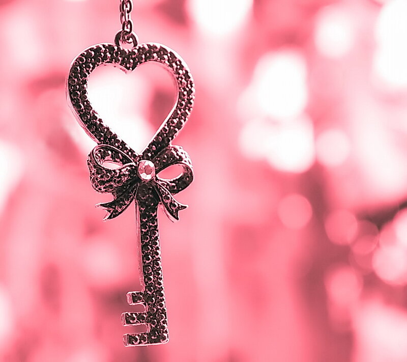 Heart-shaped Key Pendant — Pink, Romantic