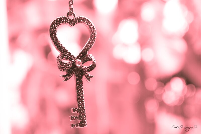 Heart-shaped Key Pendant — Pink