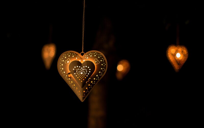 Heart-shaped Lanterns — Black, Warm
