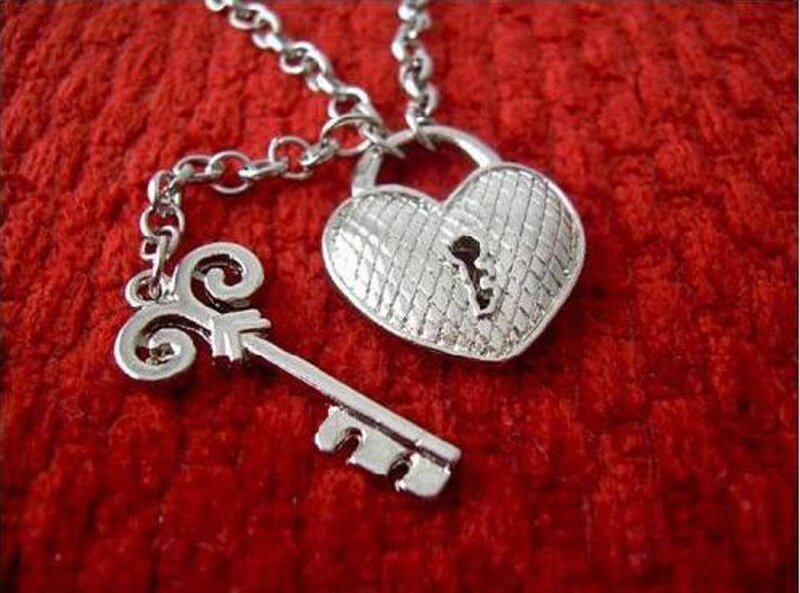 Heart-shaped Lock and Key — Silver, Romantic