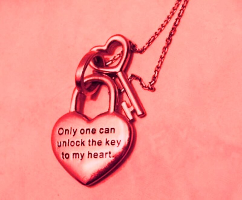Heart-shaped Lock Pendant — Red