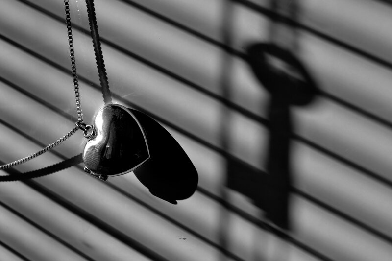 Heart-shaped Locket — Black