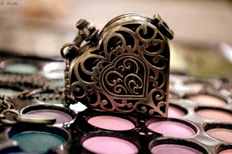 Heart-shaped Locket — Bronze