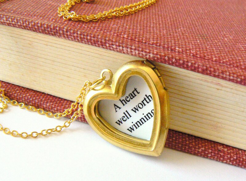 Heart-shaped Locket — Gold, Calm