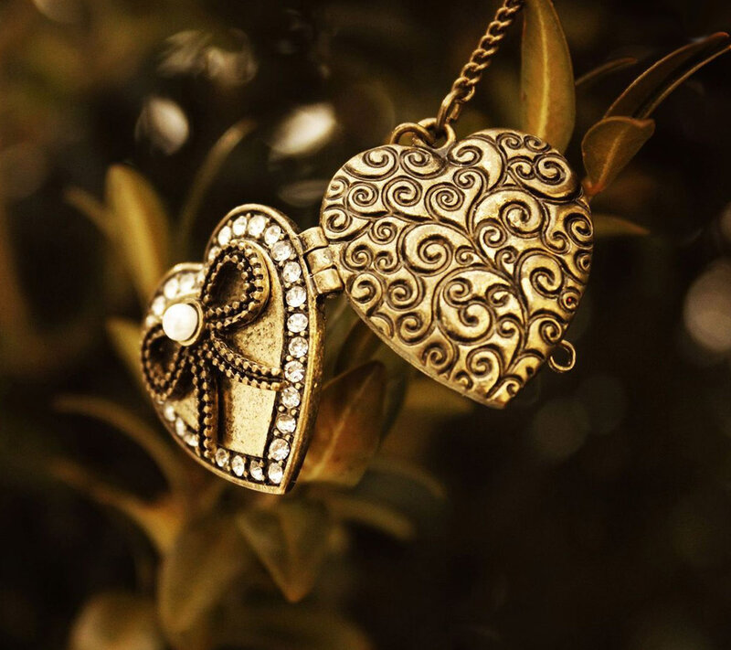 Heart-shaped Locket — Gold, Dramatic, Photograph, Chain