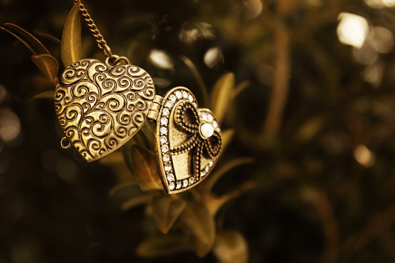 Heart-shaped Locket — Gold, Dramatic