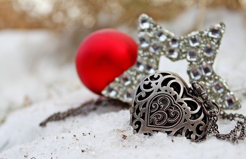 Heart-shaped Locket in Snow — White, Festive