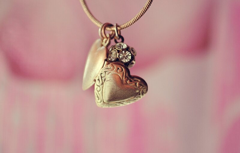 Heart-shaped Locket Pendant — Pink