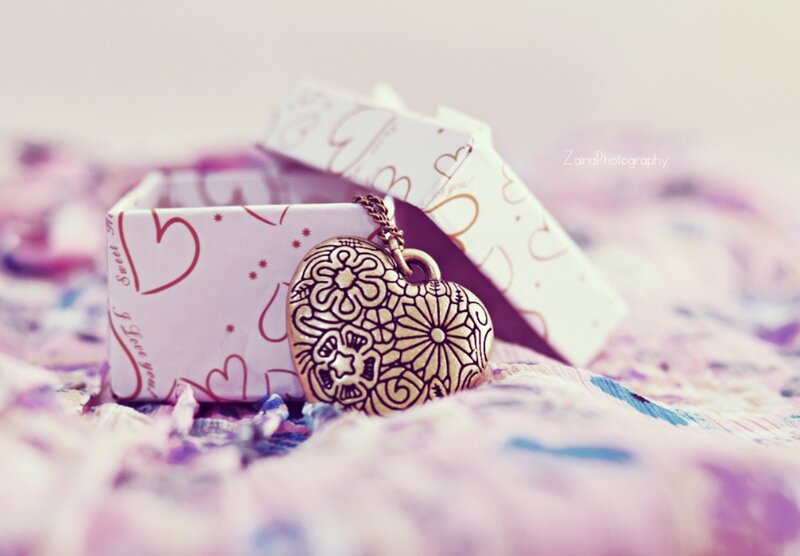 Heart-shaped Locket — Pink