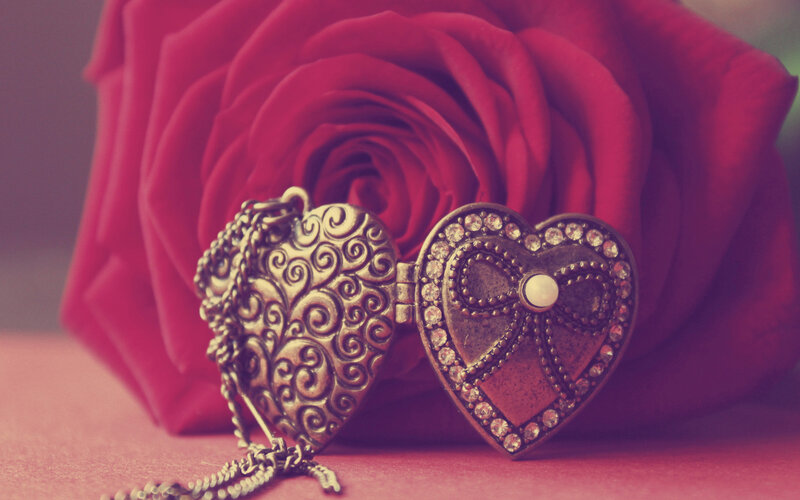 Heart-shaped Locket — Red, Romantic